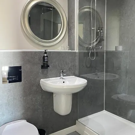 Hunley Golf Club فندق 3*