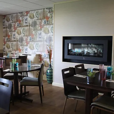 فندق Hunley Golf Club 3*