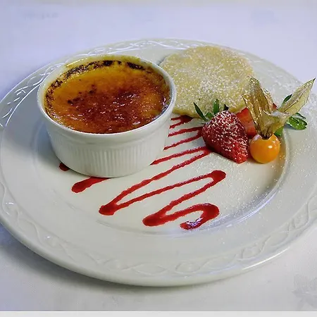 Hunley Golf Club فندق 3*