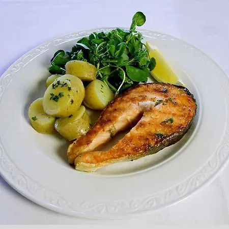 Hunley Golf Club فندق 3*