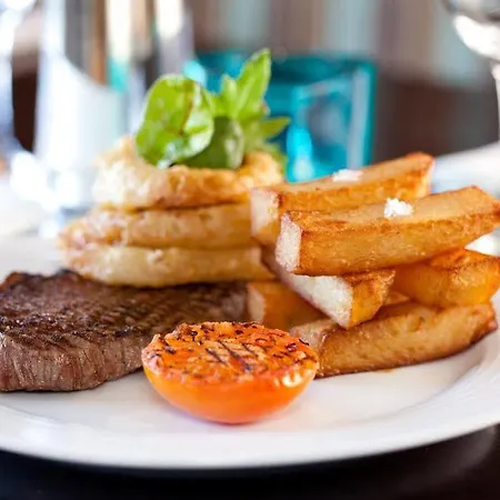 酒店 Hunley Golf Club 3*